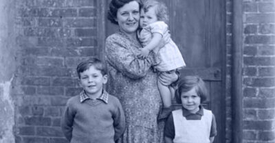 1925 год.  Ей пророчили пустую колыбель, но война подарила ей четверых детей ценой жизни лучшей подруги. Это история о женщине, которая не родила ни одного ребёнка, но стала матерью для целого мира — чтобы однажды, через боль и потери, обрести своё собственное, заслуженное счастье