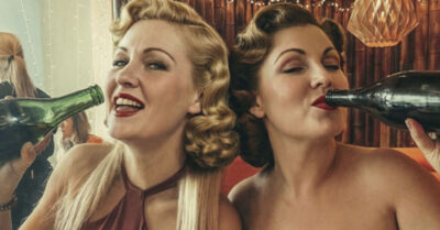 Мы приперлись на юбилей к богатым с красивым покрывалом, которое порвала собака, но им было плевать, потому что они потребовали денег в конверте и заткнуться. А знаете, что мы сделали