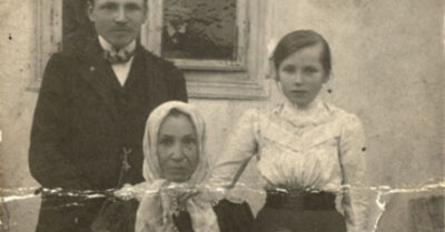 1940 год. Старуха продала любовь сына за дойную корову, а дочь от злости вышла за нелюбимого вдовца, даже не подозревая, что этот брак станет самой грязной и честной авантюрой всей деревни. Когда вернулся настоящий жених, а у молодой жены уже округлился живот