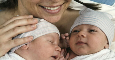 МИСТИКА. В один и тот же день две любимые женщины подарили ему детей. Счастье длилось ровно до того момента, пока его законная жена не забрала из роддома чужого мальчика, свято веря, что родила двойню. Теперь в их доме поселился не только ребенок от любовницы, но и нечто потустороннее, что жаждет вернуть свое