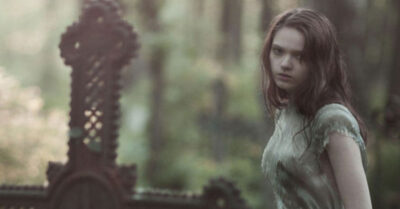 1930-ый.  Степанида застала меня голой на могиле мужа под луной, я не пряталась, потому что тому, кто пережил троих и проводил дочь, уже плевать на людскую молву