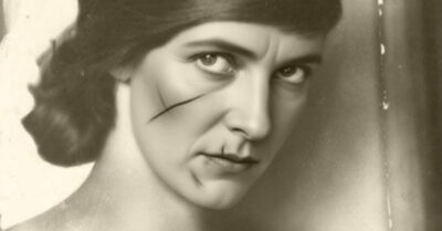 Она шила платки, чтобы скрывать шрам, и верила, что негожая. Сестра подсунула её фото ведьме, думала — приворотом в жёны засунуть, а она сожгла тот снимок и вместе с пеплом спалила всю ложь которую вы мне впихивали годами