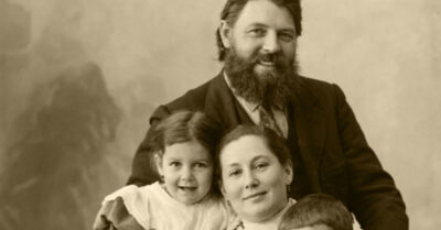 Бывшая княжна, скрывающаяся под чужим именем в северной глуши, готова была навсегда похоронить свое прошлое в навозе и нищете. Но встреча с объездчиком диких лошадей заставляет ее сердце биться чаще, а шёпот цыганки сулит счастье, которое придется оплатить самой страшной ценой