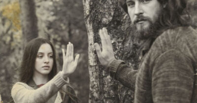 Они вырастили дочь в хрустальной клетке, боясь выпустить в большой мир. Но когда строгий отец застал её с парнем в лесу, он сделал то, чего не ждал никто