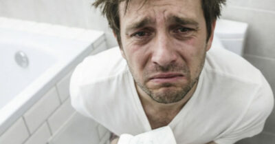 Заменила мужу таблетки от давления на слабительное застав за изменой с дурехой с третьего этажа, и наблюдала, как его гордыня в прямом смысле смывается в унитаз