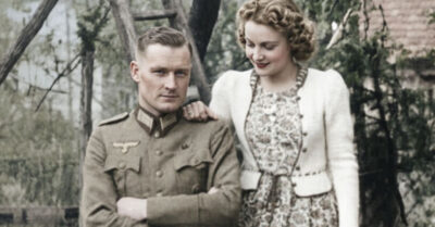 Стирала белье на немцев. Спасла чужого ребенка от голодной смерти. А когда в деревню вернулись свои, благодарные родственники мальчика первыми назвали ее предательницей. Теперь по ночам у болота встречают женщину в старом платке — она молча смотрит в сторону дома, который у нее отобрали дважды. И никто не решается спросить, кого она ждет