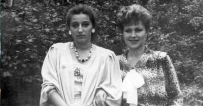 Она думала, что её жизнь закончена: предательство близких, одиночество в глухой деревне и вина, которую она несла полвека. Но однажды к её порогу постучала незнакомка с газетным объявлением, даже не подозревая, что держит в руках ключ от прошлого своей матери