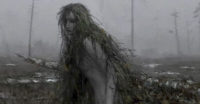 Мы снимали комнату у тихой бабушки Агафьи в забытой богом деревне. Днём она поила нас чаем с травами, а по ночам в сарае начинались шаги и гортанный шёпот на древнем языке. Местные предупреждали: «Не ходите туда». Но когда я заглянул в щель, то понял, что легенды о таёжных духах — вовсе не сказки. История о том, как тайга забирает людей навсегда