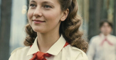 Она привыкла быть «никудышной» в глазах матери и вечно второй после одноклассницы-отличницы. Но когда судьба дарит ей любовь и собственную семью, старая рана вскрывается с новой силой