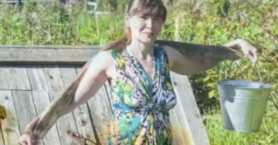 Она вернулась в мёртвую деревню, чтобы забрать сестру из больницы и поставить крест на родовом гнезде. Но однажды вечером на порог явился старик, которого здесь никто не ждал и не мог помнить — он нёс с собой запах болотных трав и свет, идущий словно из самого детства