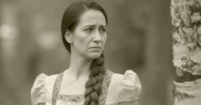 Она годами носила тяжелую косу, за которую муж таскал ее, как за недоуздок. Но однажды тихий охотник предложил ей убежище в пустом домике, и это стало началом новой жизни — пока выстрел в тайге не поставил под угрозу всё, что она так отчаянно отвоевала