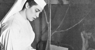 НАШЛА В ГОСПИТАЛЕ, ЗАБРАЛА В ДЕРЕВНЮ, ПРИСВОИЛА: Дикая история медсестры, которая, не моргнув глазом, подобрала чужого травмированного мужа, оформила с ним брак для приличий, а потом заставила полюбить себя