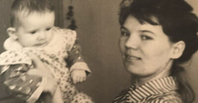 Ночью 1945 года она приняла из рук сестры окровавленный комочек и поклялась всем называть его своим. Чужой ребенок, рожденный от стыда и предательства, стал ее единственным светом. Но когда девочка подросла, настоящая мать вернулась, чтобы отобрать не только дочь, но и всю жизнь, которую Марфа построила на лжи