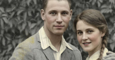 Она проводила мужа на фронт с ребёнком под сердцем. А встретила — с чужим мальчишкой за руку. «Прости», — сказала она, не зная, как объяснить, что их кровиночка осталась под берёзкой. Но он посмотрел на испуганного пацана, который впервые за годы назвал кого-то «папкой», и ответил: «Семья — это не только кровь». До мурашек. До слез. До желания обнять весь мир