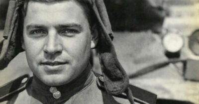 Она вышла за него не по любви — чтобы спасти брата и сестру от детдома. Он был грубым, израненным танкистом, которого боялась вся деревня. Но одна ошибка, одна ночь и один чужой ребенок навсегда изменили их «холодный» брак. Сможет ли она разглядеть нежное сердце за уродливым лицом, и простит ли он ей самую страшную тайну? Невероятно трогательная сага о том, как из пепла войны и лжи вырастает самая крепкая любовь