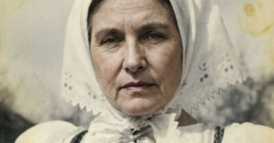 УМИРАЯ, БАБУШКА ЗАВЕЩАЛА ЕЙ НЕ ДЕНЬГИ, А СТРАННЫЙ ЦВЕТОК, КОТОРЫЙ ЦВЕЛ РАЗ В ГОД. Александра ненавидела возвращаться в проклятую квартиру, где её травили и где рухнула её семья. Но когда бывшая свекровь вдруг начала звонить и умолять забрать «бабкин хлам», Шура поняла: там, за иконой, её ждет не просто наследство, а разгадка кошмара, который преследовал их род поколениями