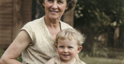 1933 год. Его звали Горшком. Коротышка с руками, полными силы. Когда в дом пришла беда, семилетний Матвей не спрятался за юбку матери, а встал на её защиту с поленом в руках. Деревня ахнула