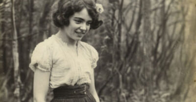 «СЕЛЬДЬ». Так они называли новую машинистку — некрасивую, тихую, незаметную. Клавдия Матвеевна пришла в отдел, где за полтора года сгинуло двенадцать женщин. Трех начальников, которые боялись даже друг друга, объединяло одно: их подчиненные исчезали навсегда. Но Клавдия пришла не ради зарплаты. Ее дочь Варвара была тринадцатой. И теперь у «Сельди» была только одна цель — выжить в этом осином гнезде, вскрыть тайные подвалы за рекой и заставить убийц заплатить сполна. Эта история заставит вас задержать дыхание