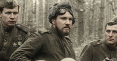 Февраль 1943.  Трое солдат поклялись друг за друга в прокуренной землянке. Один обещал вернуться к жене, другой — к дочке, третий — к невесте. Но война распорядилась иначе: их разбросало по плену, госпиталям и тылам. Спустя годы, когда кажется, что судьбы уже решены, прошлое настигает их в мирной жизни, заставляя сделать выбор между долгом, любовью и обещанием, которое они дали под свист пуль. Смогут ли они найти друг друга и простить то, что изменило их навсегда