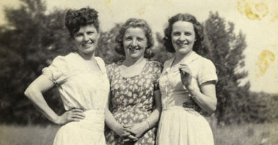 Она умирала, а они украли её голос. Родные дочери спрятали очки и отключили телефон, чтобы мать не позвала ту, единственную, кого любила по-настоящему. Но в последнюю ночь, когда сёстры напились и уснули, иссохшая женщина доползла до прихожей, чтобы сделать один звонок, который разделит их жизнь на «до» и «после». То, что она прошептала в трубку