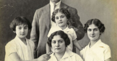 ОНИ НЕ ВИДЕЛИСЬ 25 ЛЕТ: старик Лаврентий скрывал страшную тайну, пока на Троицу в деревню не приехал ОН… То, что произошло на глазах у всей округи, заставило плакать даже видавших виды соседей — сердце разрывается от счастья, когда случайно находишь то, что считал потерянным навсегда