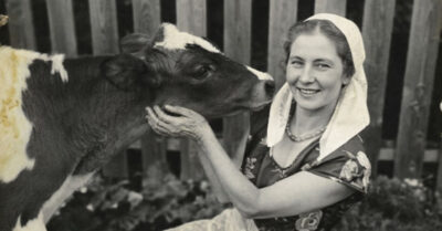 Молодая доярка Нина дала отпор местному председателю, встретила настоящую любовь — моряка с подводной лодки, и даже не подозревала, какую страшную правду ей откроет старая радиола. История о том, как одна ночь у самодельного приемника перевернула всё село