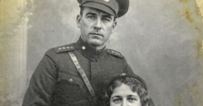 Дочь генерала полюбила простого электрика и одним письмом убила отца. Из роскошной квартиры — в трущобу под снос, из любимицы — в изгоя. Она думала, что строит вечную любовь, а построила тюрьму из собственных ошибок. Пройдет 20 лет, прежде чем она поймет: мать была права с самого начала