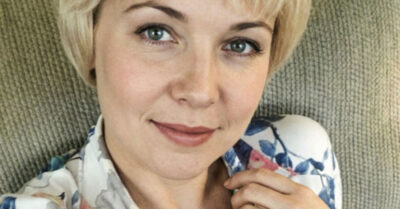 Она обвинила меня в воровстве халата и назвала оккупанткой, хотя я просто приехала мириться, но в этой семье даже кружка с позолотой стоит дороже живого человека — так вот, я та самая наглая девка, которая перевернула всё вверх дном и заставила старую тётку впервые в жизни попросить прощения