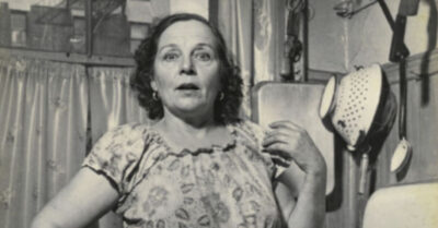 Она просто перевернула тарелку с ужином ему на голову. В ту самую секунду, когда он в очередной раз назвал её «бессловесной тенью», она вдруг перестала ей быть. Но настоящий ужас ждал его не на кухне, а когда он выбежал на улицу и встретил там старуху с папиросой