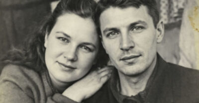 2008 год. Его мать развязывала ему шнурки в 27 лет, а бабушка с больной спиной ползла в погреб за вареньем, пока он читал книгу в шезлонге. Эта история о том, как за фасадом интеллигентности и «золотых родителей» скрывается страшная ловушка, из которой сбежать сложнее, чем кажется. Прочтите до конца, чтобы понять, почему одна девушка выбрала одиночество вместо жизни в чужом тепличном раю