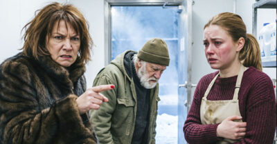 Их вышвырнули как мусор. Бомжа и нищую посудомойку — при всех, с позором, из дорогого ресторана. А через час те, кто смеялся