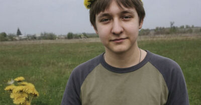 Все искали жестокого маньяка. А убивал людей тот, кого вся деревня жалела и кормила с руки — местный дурачок. Его метод заставит вас содрогнуться