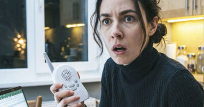 Включила радионяню — и случайно услышала, как свекровь с мужем обсуждают её. Счёт пошёл на часы. Она должна была действовать немедленно