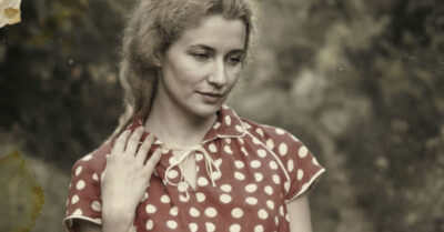 Это платье в горошек стоило мне жениха, подруги и репутации в деревне, где каждая калитка слышит твои мысли, а каждая старуха у колодца уже вынесла тебе приговор. Но когда война и послевоенная нищета заставляют девушек драться за мужчин, как бездомные псы за кость