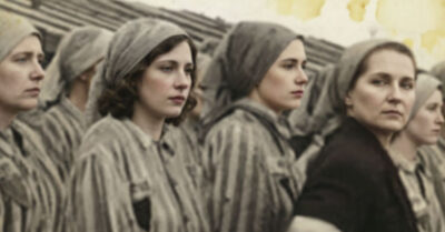 1922 год. Семь лет тюрьмы за украденную муку.  Она выбрала тихого плотника с золотыми руками, отказав первому парню на деревне, — и за это ей сломали жизнь