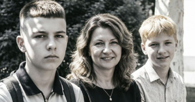 Он любил её больше жизни, пока не узнал страшную правду: его семья избила девушку. С этого момента у него не было родных — только жажда мести. 1991 год