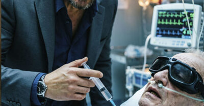 «Старику пора в могилу» — бросил наследник и пустил отраву через шланг аппарата жизнеподдержания