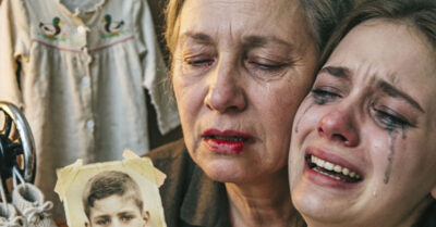 Соседи шипели, что она подобрала чужого щенка на погибель себе, а этот «щенок» через двадцать лет приехал на чёрном джипе