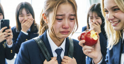 Дочь травили в школе сверстницы, за то что я официантка, и называли мою еду «объедками». Пришло время снять  розовые очки и показать ту самую сумку с объедками